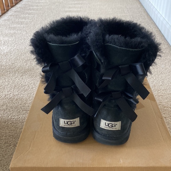 “Ugg Australia” K Bailey Bow, black boot; size6 - Picture 6 of 16